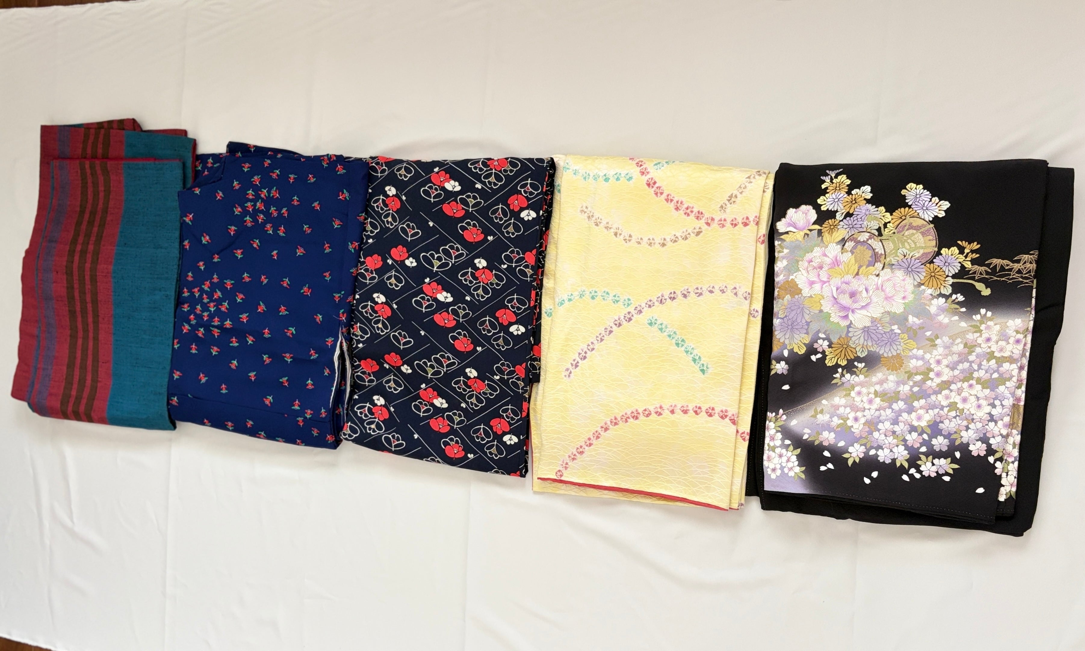 Lot de 5 Kimonos Vintage ( Série A)  — Sélection Exclusive
