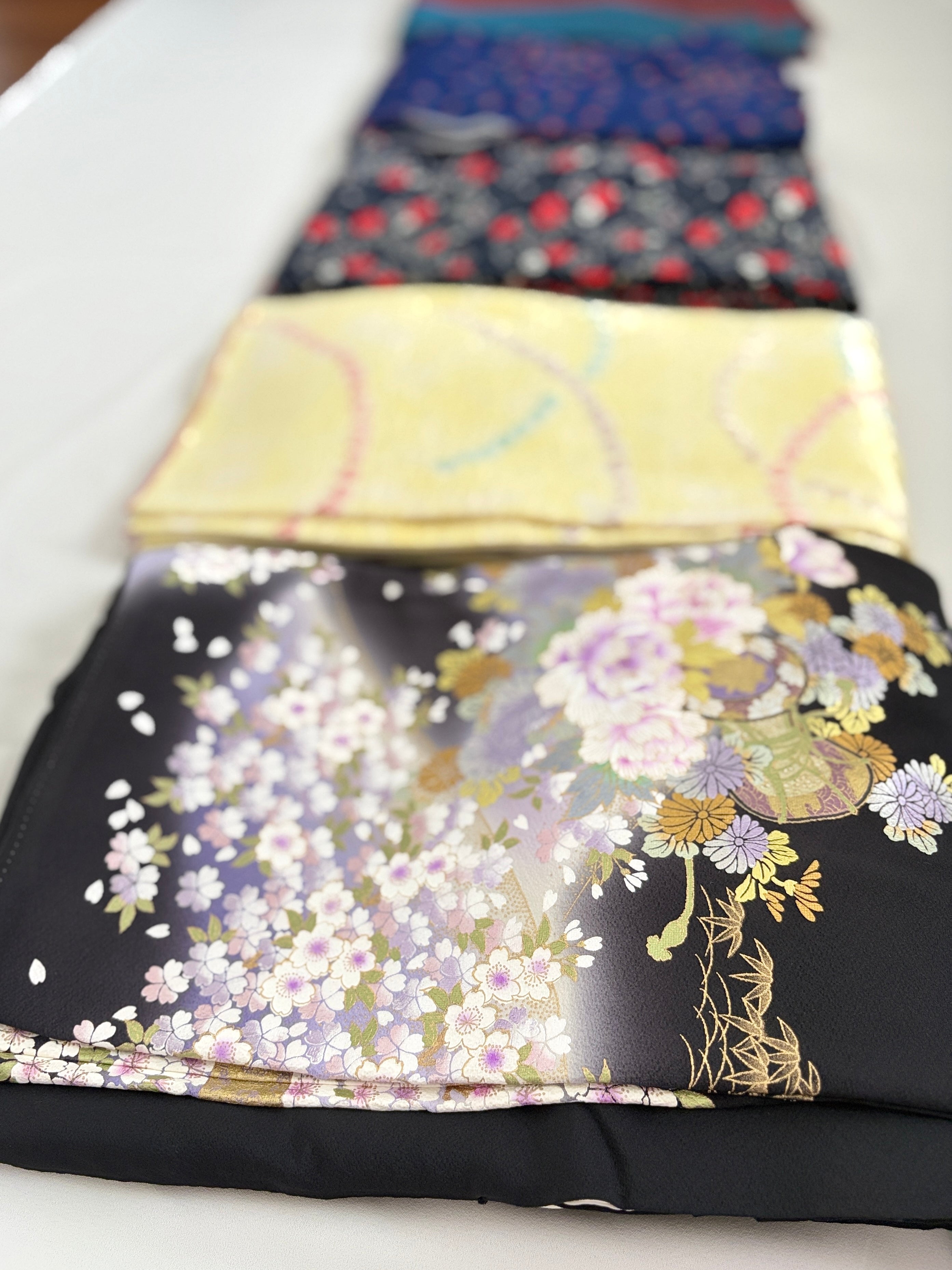 Lot de 5 Kimonos Vintage ( Série A)  — Sélection Exclusive