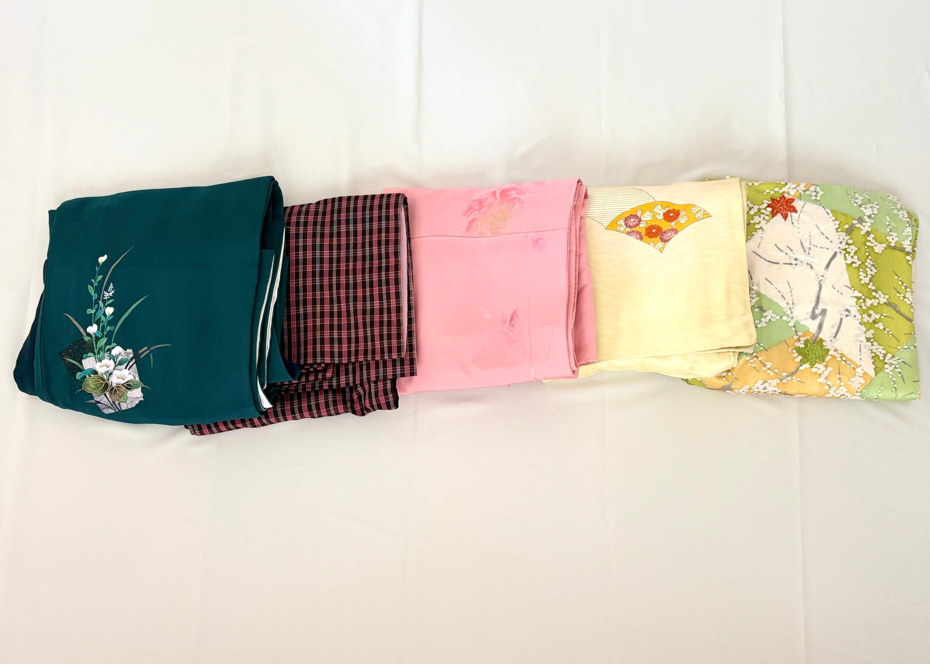Lot de 5 Kimonos Vintage ( Série B)  — Sélection Exclusive