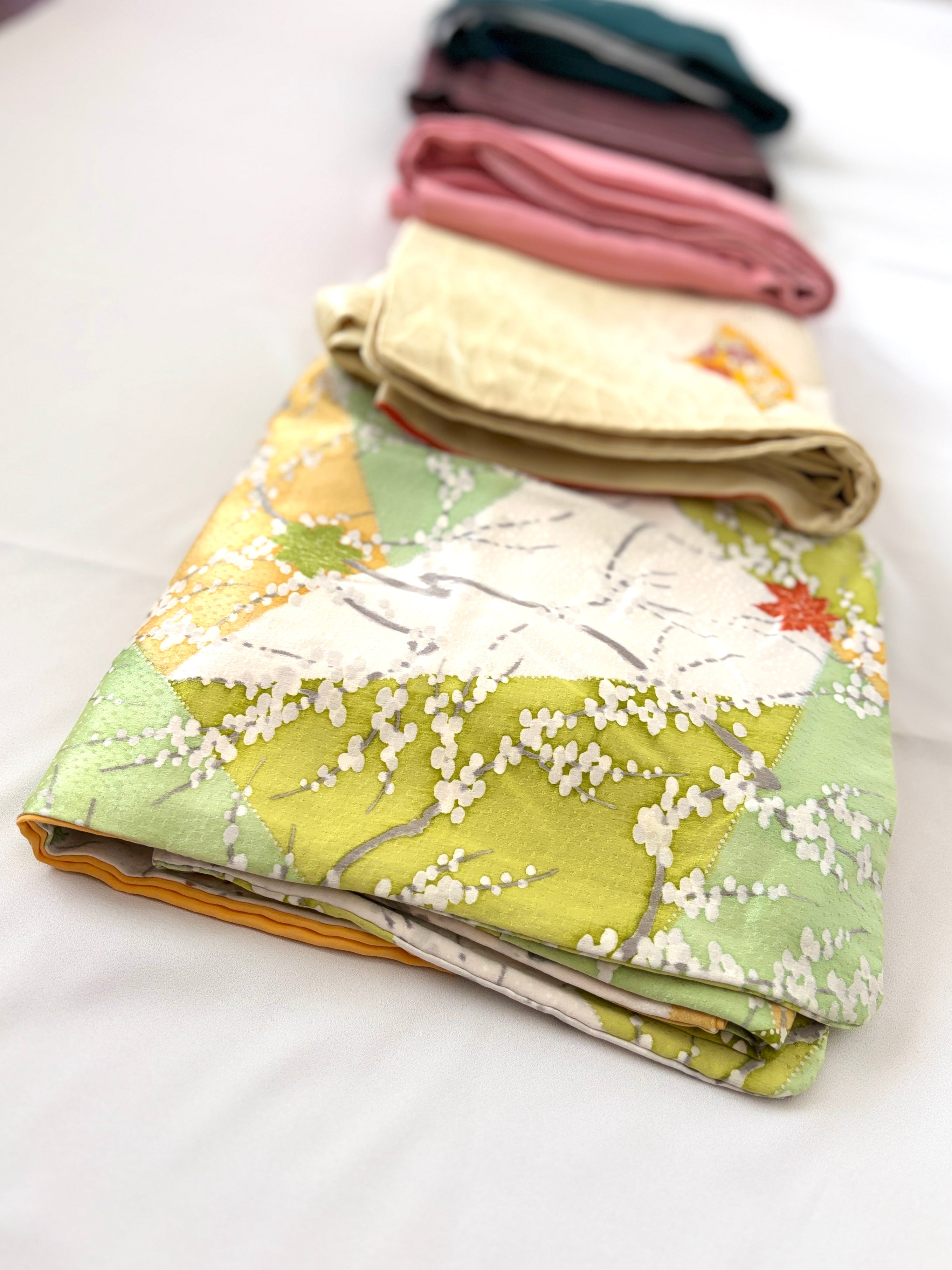 Lot de 5 Kimonos Vintage ( Série B)  — Sélection Exclusive